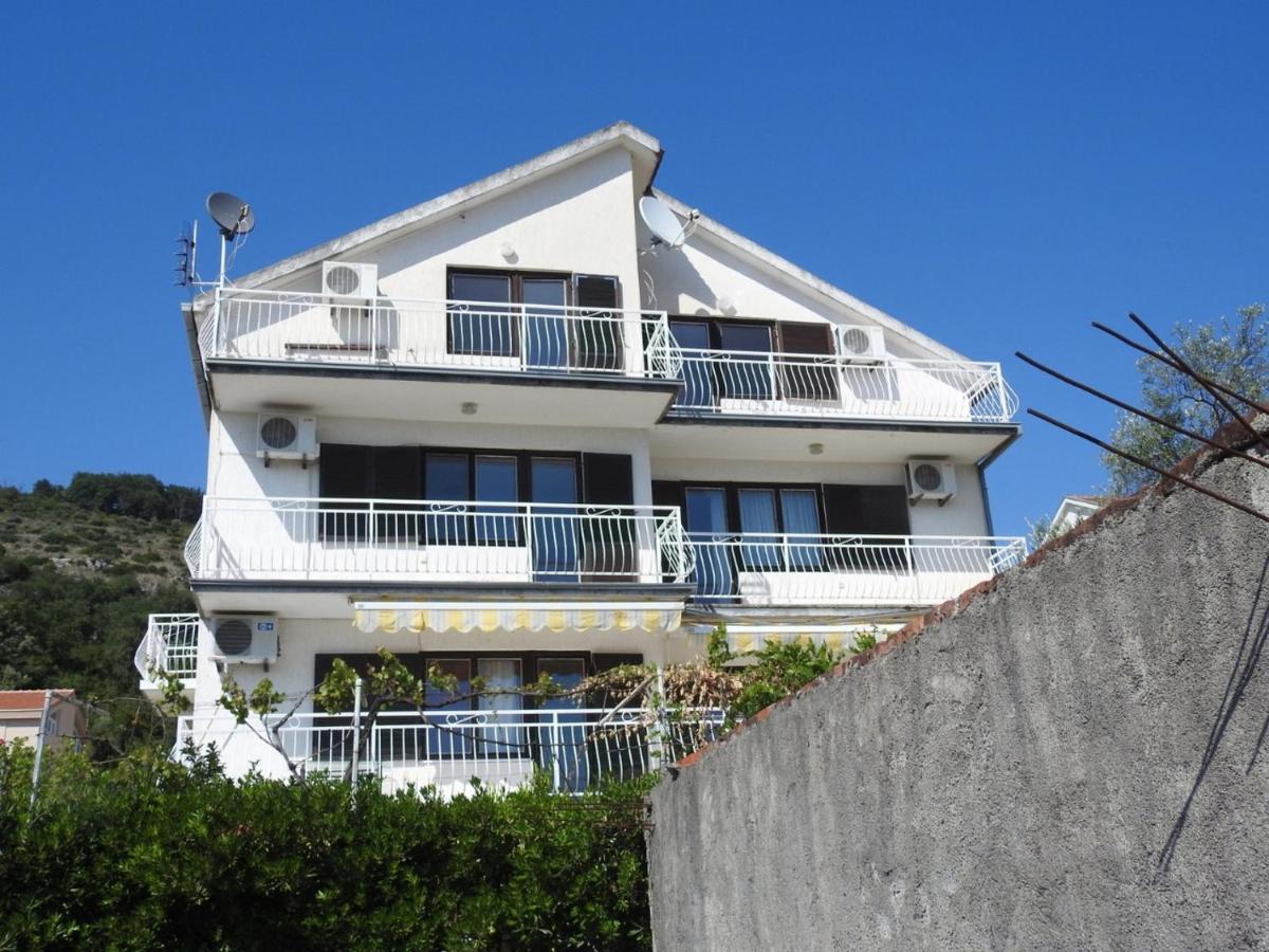 Bed and Breakfast Madam Svetlana Tivat Exterior foto