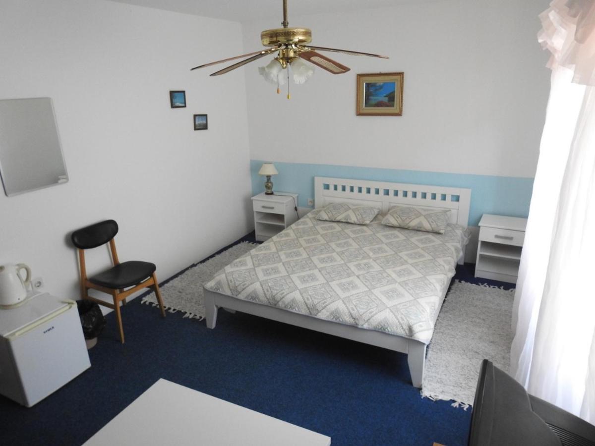 Bed and Breakfast Madam Svetlana Tivat Exterior foto